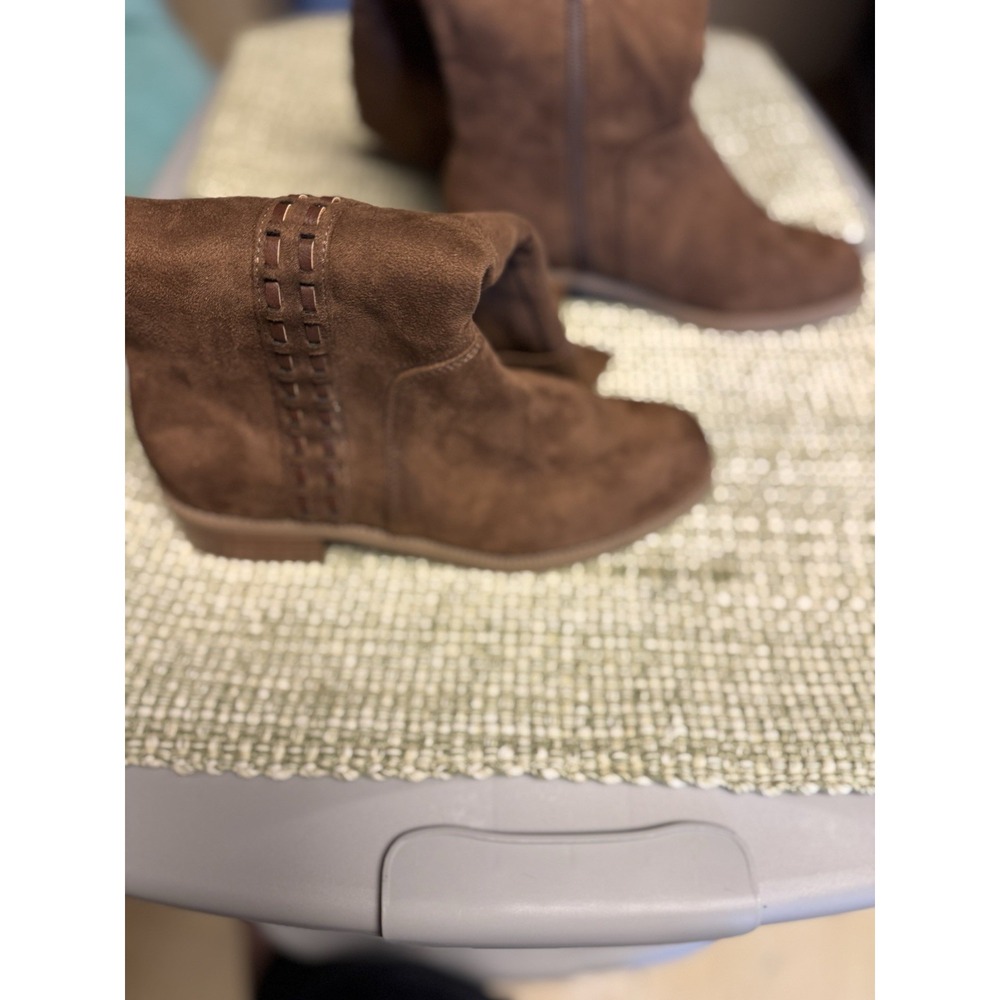 Maurice's Women's Faux Suede Calf Zipper Boots. Size 6M 1 In H Heel Unlined - Picture 3 of 6